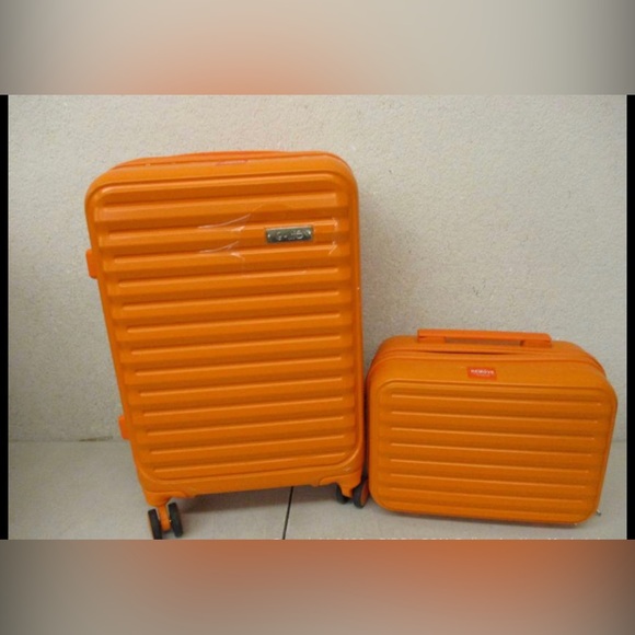 Luggage set - Picture 2 of 2